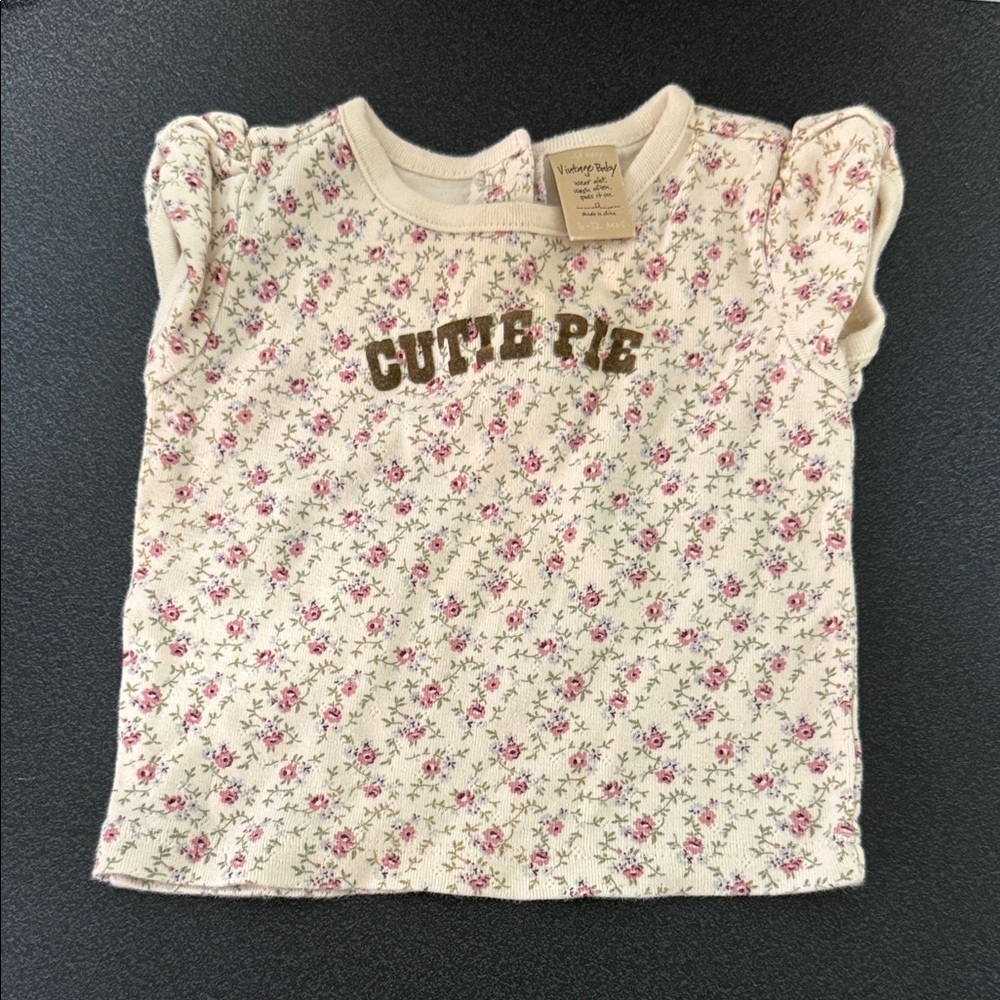 Old Navy Cream and Pink Floral Tee with Ruffled Sleeves vintage 2006